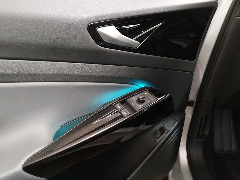 Volkswagen ID.4 Pro Performance • 360° kamera • ACC — 5
