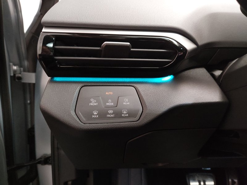 Volkswagen ID.4 Pro Performance • 360° kamera • ACC — 7