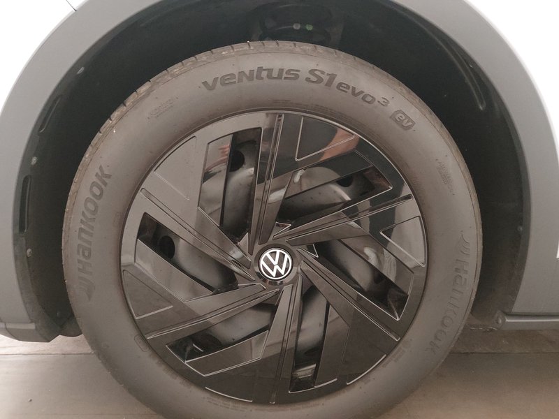 Volkswagen ID.4 Pro Performance • 360° kamera • ACC — 8