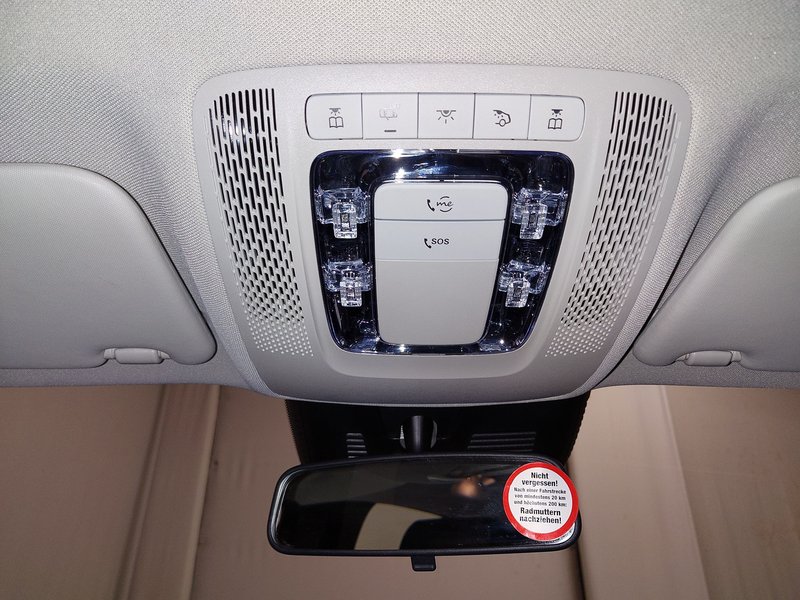 Mercedes-Benz GLA 180 automatik • adaptivno ogibanje • LED — 13