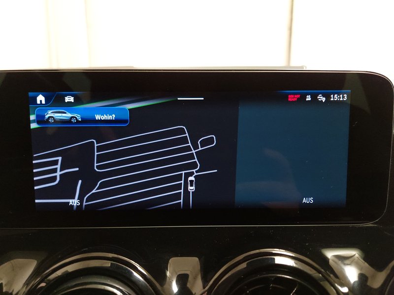 Mercedes-Benz GLA 180 automatik • adaptivno ogibanje • LED — 17