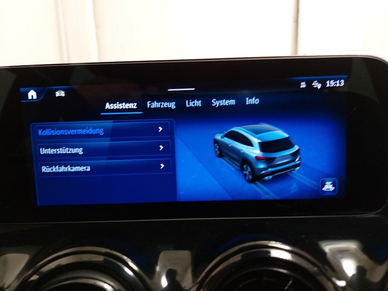 Mercedes-Benz GLA 180 automatik • adaptivno ogibanje • LED — 19
