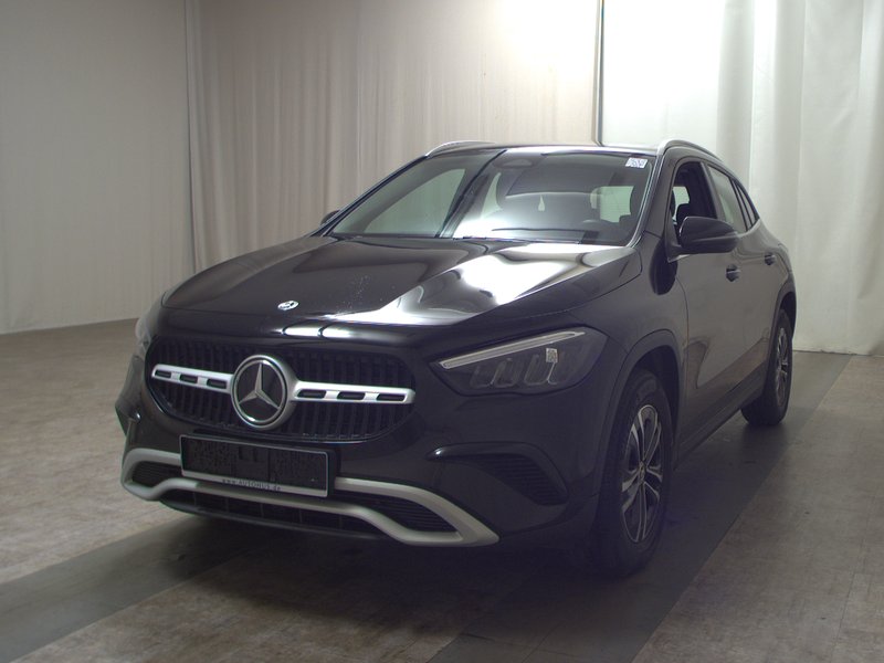 Mercedes-Benz GLA 180 automatik • adaptivno ogibanje • LED — 2