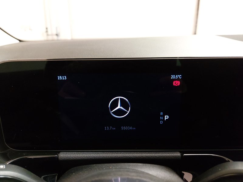 Mercedes-Benz GLA 180 automatik • adaptivno ogibanje • LED — 20