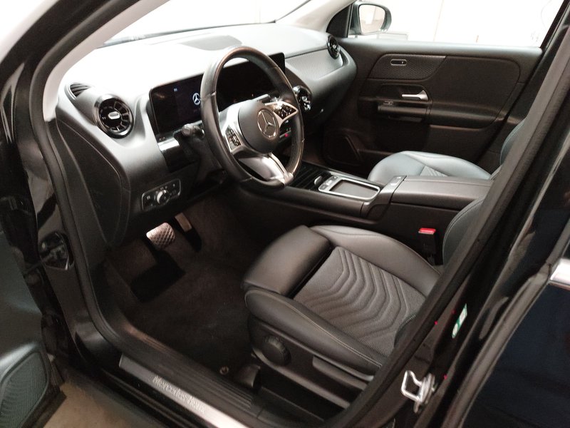 Mercedes-Benz GLA 180 automatik • adaptivno ogibanje • LED — 6