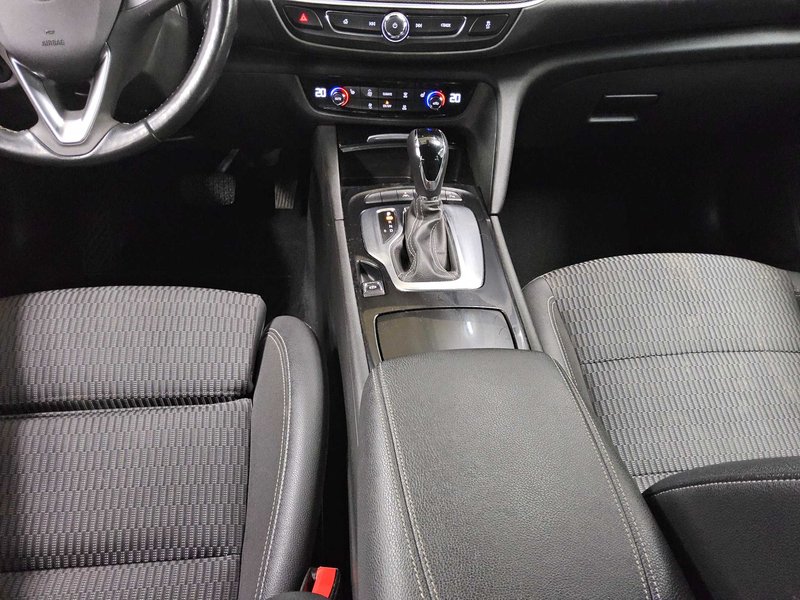Opel Insignia ST 2.0 D automatik Elegance • Full LED — 6