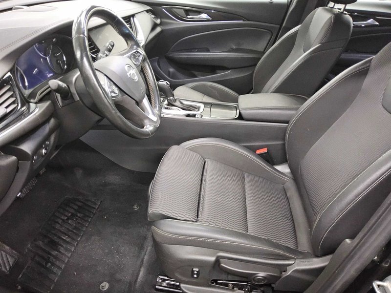 Opel Insignia ST 2.0 D automatik Elegance • Full LED — 8