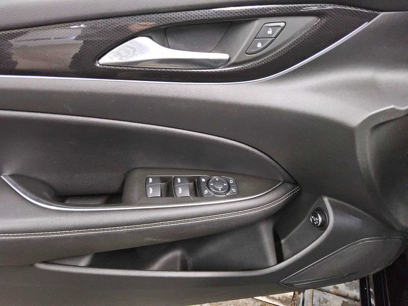 Opel Insignia ST 2.0 D automatik Elegance • Full LED — 9