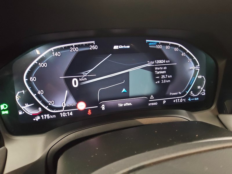 BMW 330e automatik Advantage • koža • LED — 10