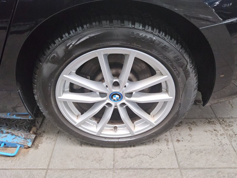 BMW 330e automatik Advantage • koža • LED — 11