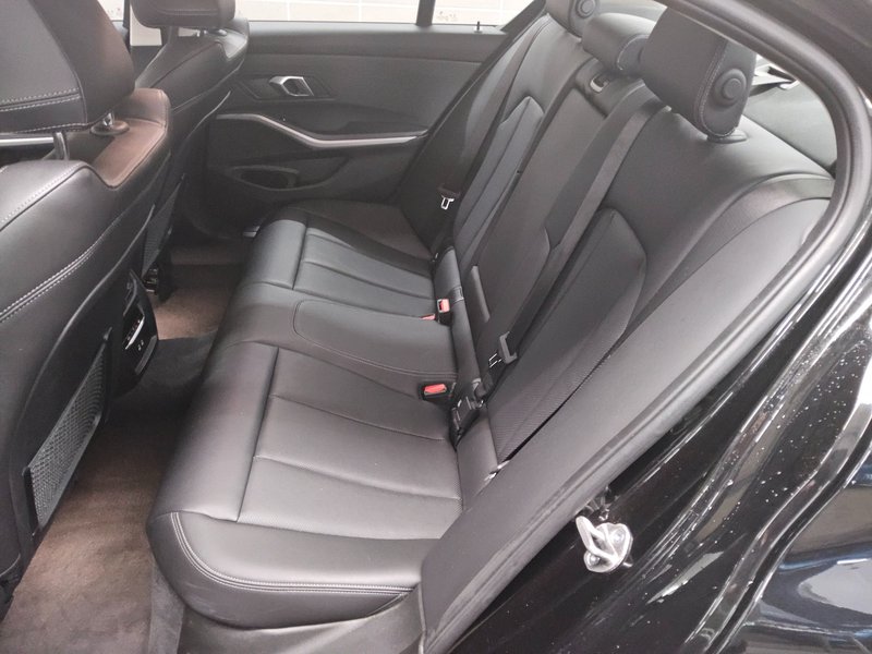 BMW 330e automatik Advantage • koža • LED — 13
