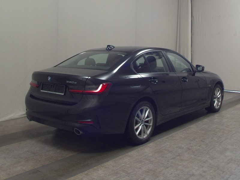 BMW 330e automatik Advantage • koža • LED — 4