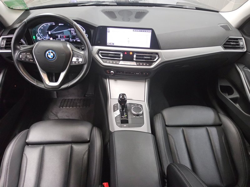 BMW 330e automatik Advantage • koža • LED — 5