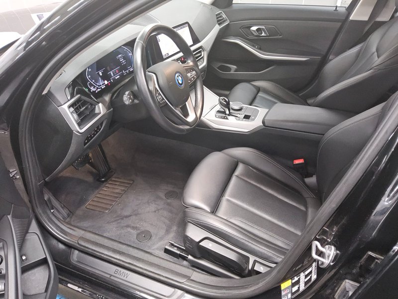 BMW 330e automatik Advantage • koža • LED — 8