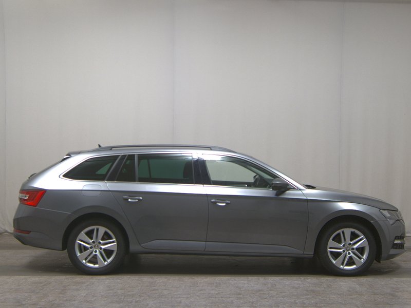 Škoda Superb Kombi 2.0 TDI automatik Ambition • AHK • Full LED