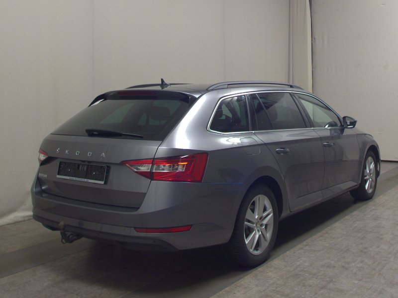Škoda Superb Kombi 2.0 TDI automatik Ambition • AHK • Full LED — 4