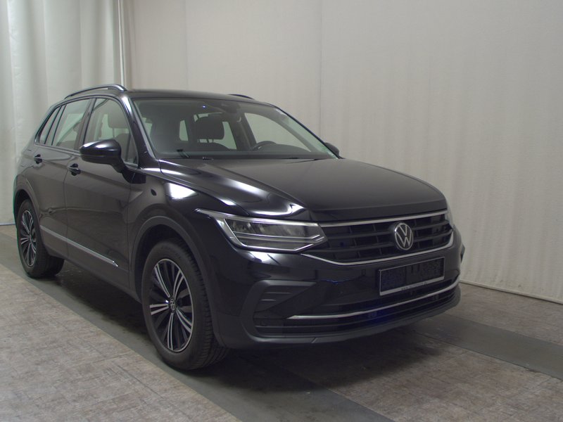Volkswagen Tiguan 2.0 TDI automatik Life • ACC • Full LED — 3
