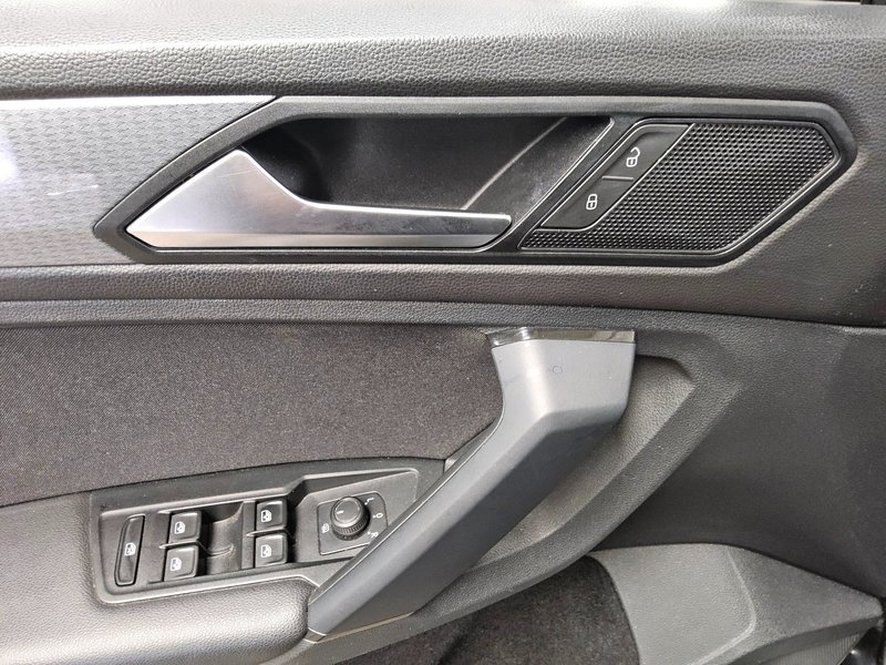 Volkswagen Tiguan 2.0 TDI automatik Life • ACC • Full LED — 9