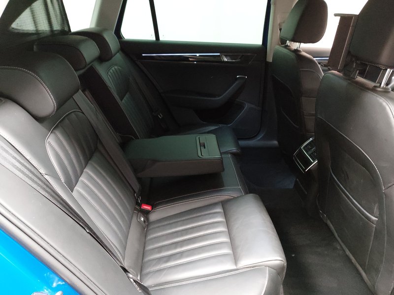 Škoda Superb Combi 1.4 TSI iV L&K automatik • električna peta vrata • Full LED — 12
