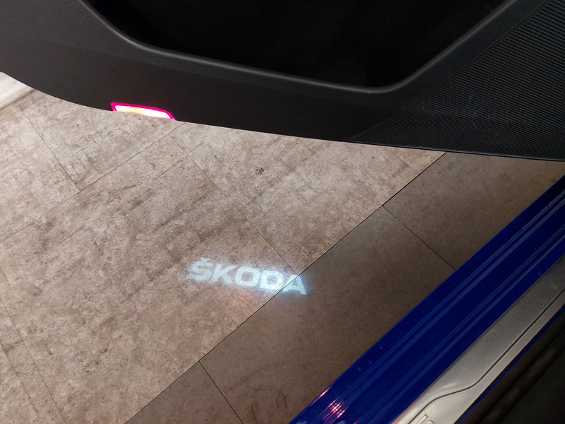 Škoda Superb Combi 1.4 TSI iV L&K automatik • električna peta vrata • Full LED — 15