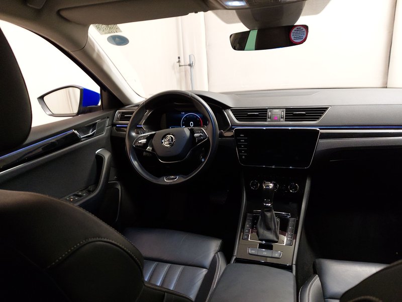 Škoda Superb Combi 1.4 TSI iV L&K automatik • električna peta vrata • Full LED — 18