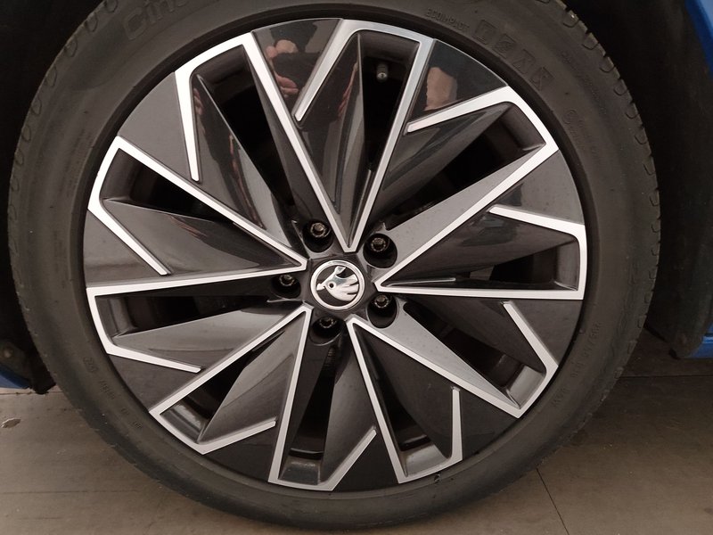 Škoda Superb Combi 1.4 TSI iV L&K automatik • električna peta vrata • Full LED — 8