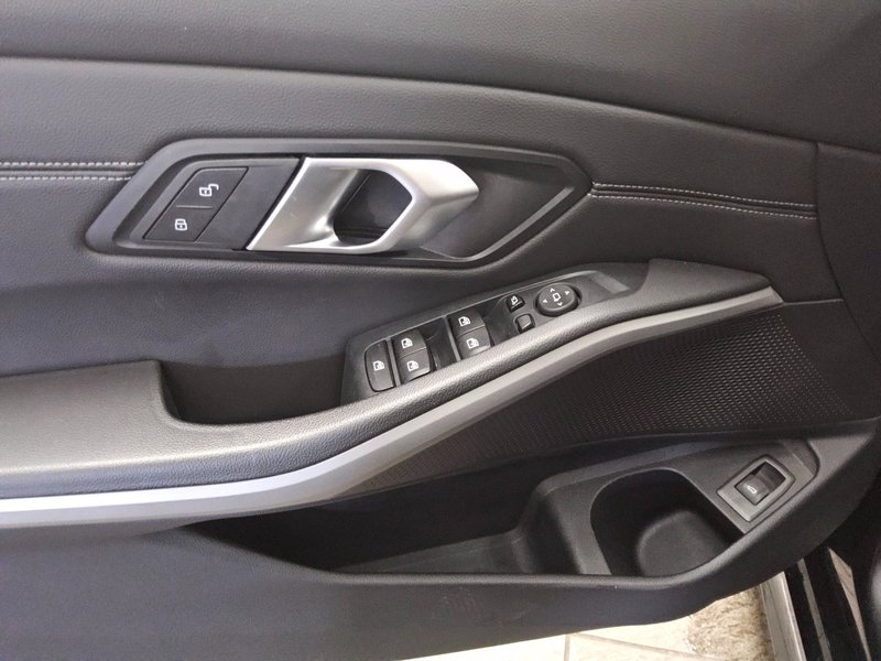 BMW 320d Touring automatik Advantage • ACC • LED — 10
