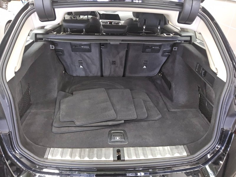 BMW 320d Touring automatik Advantage • ACC • LED — 12