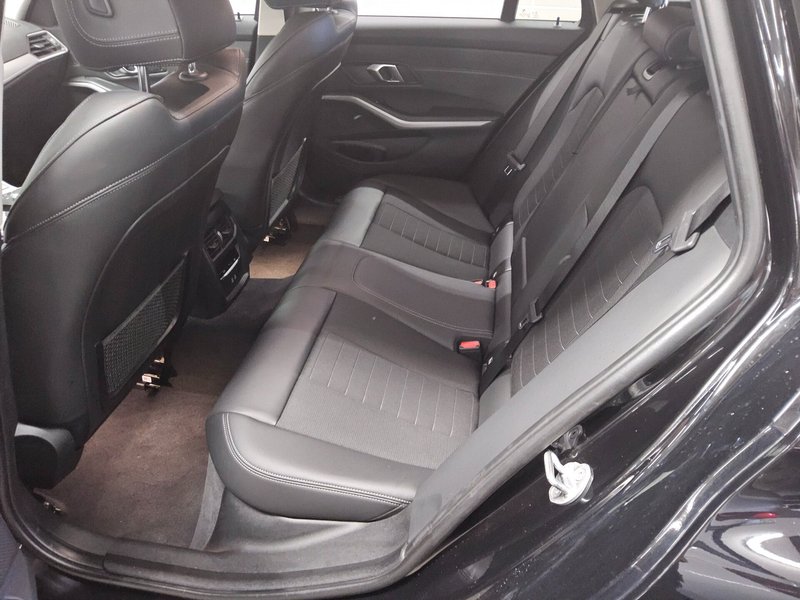 BMW 320d Touring automatik Advantage • ACC • LED — 13