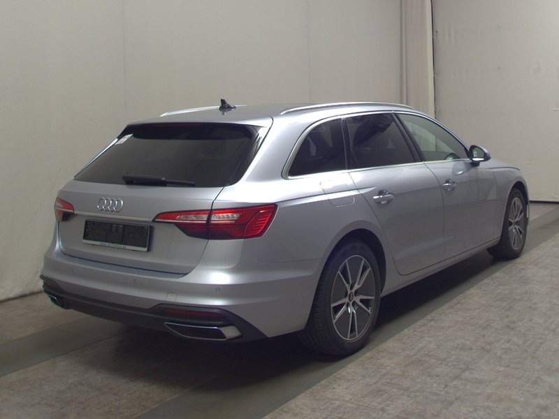 Audi A4 Avant 35 TDI automatik • AHK • el. peta vrata — 4