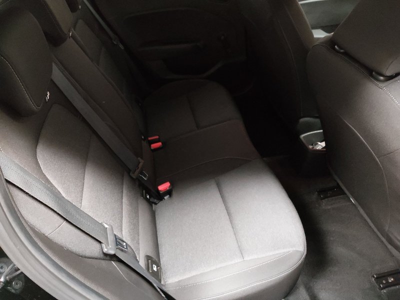 Renault Clio 1.0 • Full LED — 12