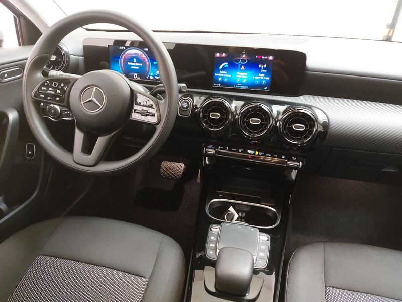 Mercedes-Benz A 250 e automatik — 18