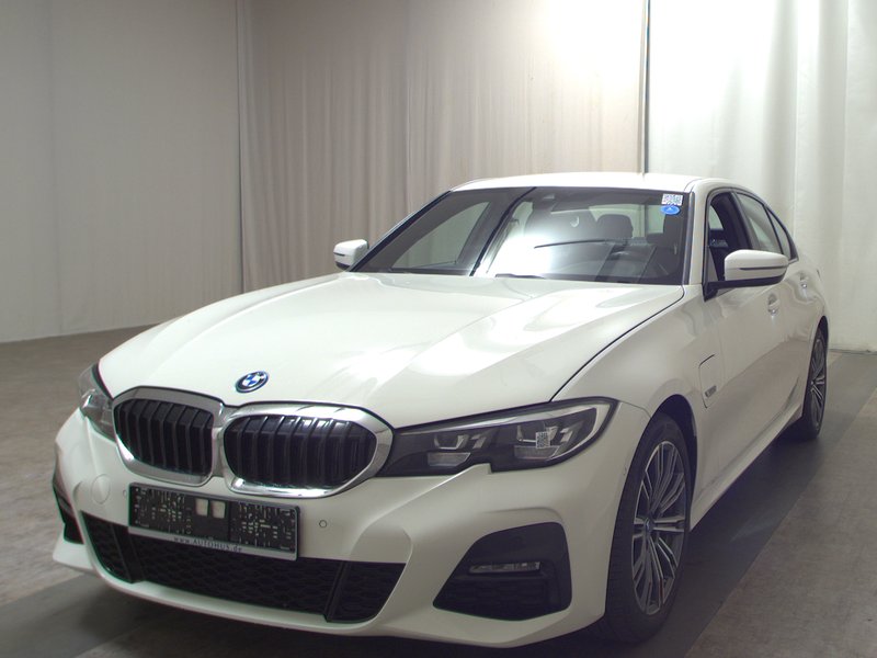 BMW 330e M Sport automatik — 2