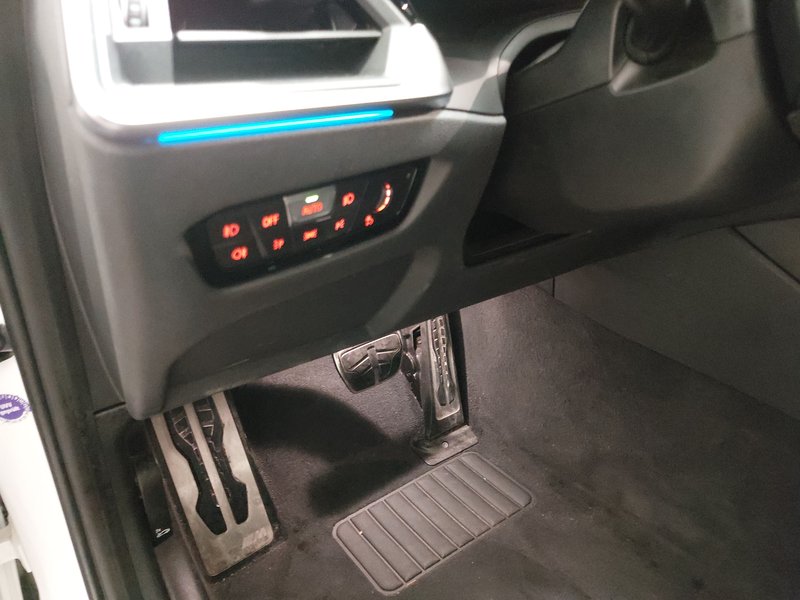 BMW 330e M Sport automatik — 7