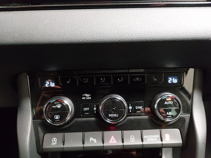 Škoda Karoq 2.0 TDI Clever automatik • ACC • kuka za vuču — 15