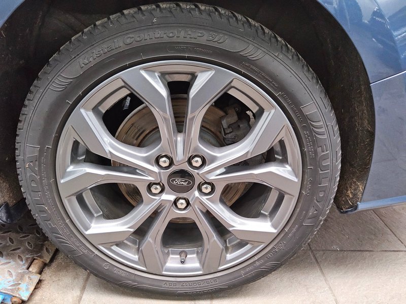 Ford Focus Turnier 1.5 EcoBlue ST-Line automatik • LED — 10