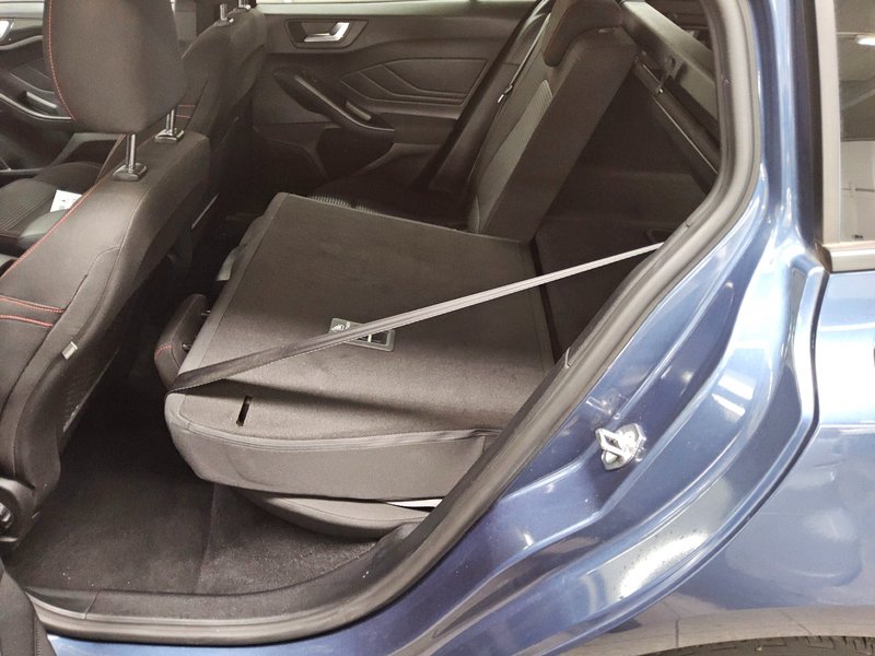 Ford Focus Turnier 1.5 EcoBlue ST-Line automatik • LED — 12