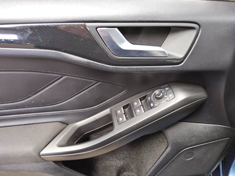 Ford Focus Turnier 1.5 EcoBlue ST-Line automatik • LED — 9