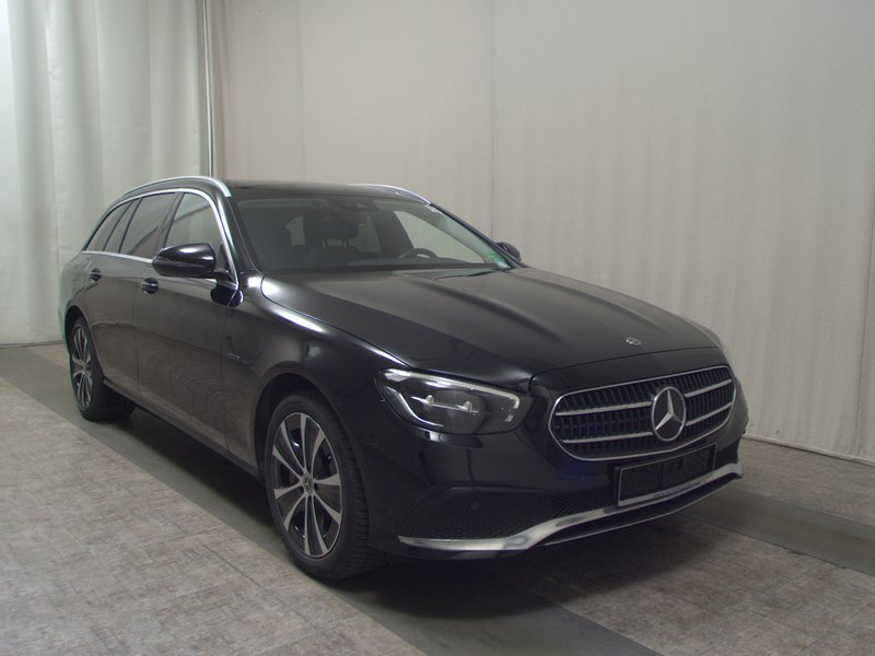Mercedes-Benz E 300 de karavan automatik Avantgarde • panorama • LED — 3