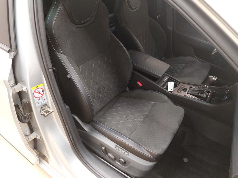 Škoda Superb Combi 2.0 TDI SportLine automatik • ACC • LED — 10