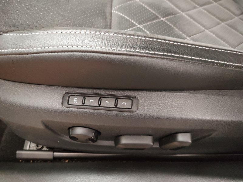 Škoda Superb Combi 2.0 TDI SportLine automatik • ACC • LED — 15