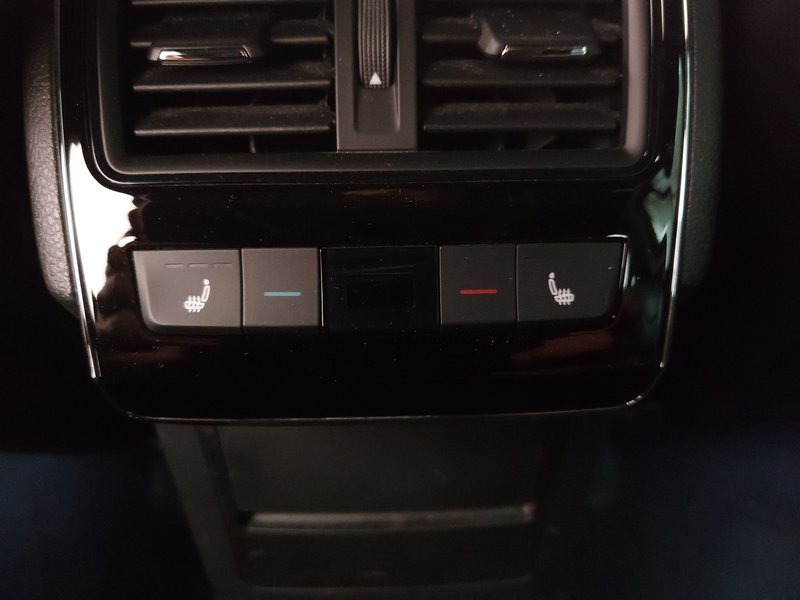 Škoda Superb Combi 2.0 TDI SportLine automatik • ACC • LED — 16