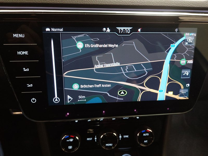 Škoda Superb Combi 2.0 TDI SportLine automatik • ACC • LED — 20