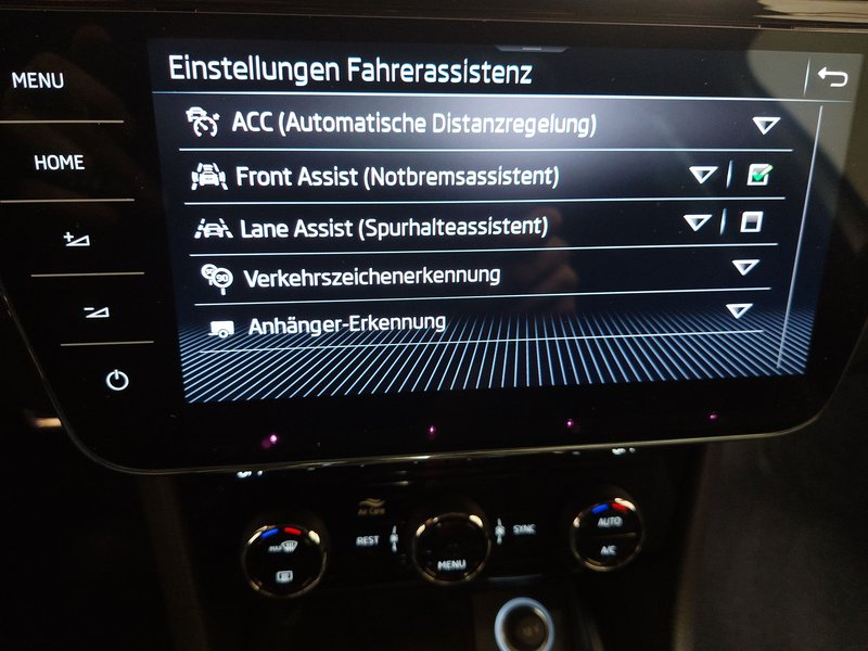Škoda Superb Combi 2.0 TDI SportLine automatik • ACC • LED — 22