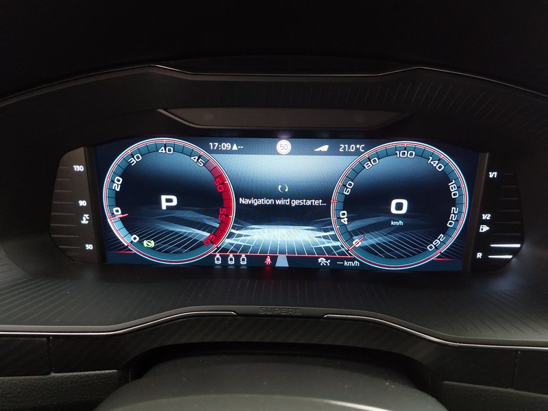Škoda Superb Combi 2.0 TDI SportLine automatik • ACC • LED — 23