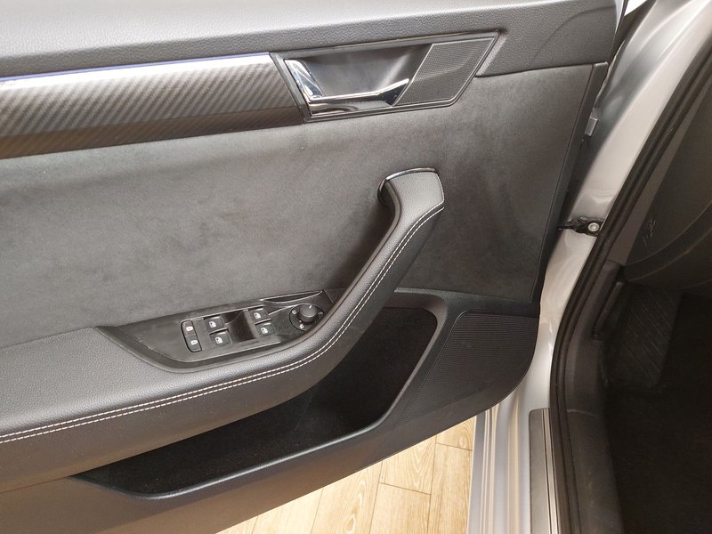 Škoda Superb Combi 2.0 TDI SportLine automatik • ACC • LED — 5
