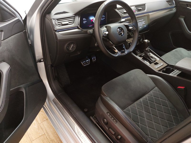 Škoda Superb Combi 2.0 TDI SportLine automatik • ACC • LED — 6