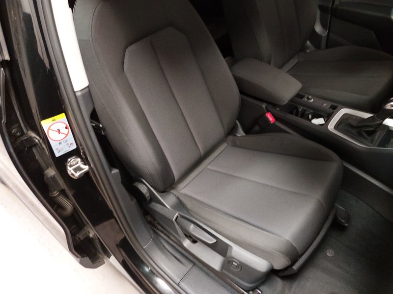 Audi Q3 45 TFSI e automatik • ACC • LED — 10