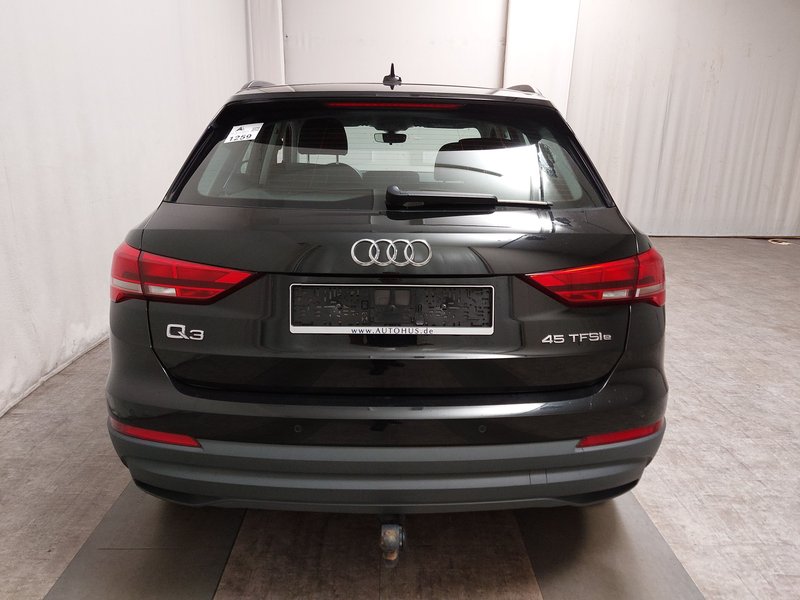 Audi Q3 45 TFSI e automatik • ACC • LED — 14