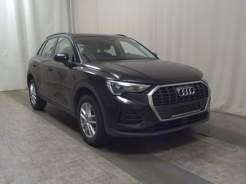 Audi Q3 45 TFSI e automatik • ACC • LED — 3